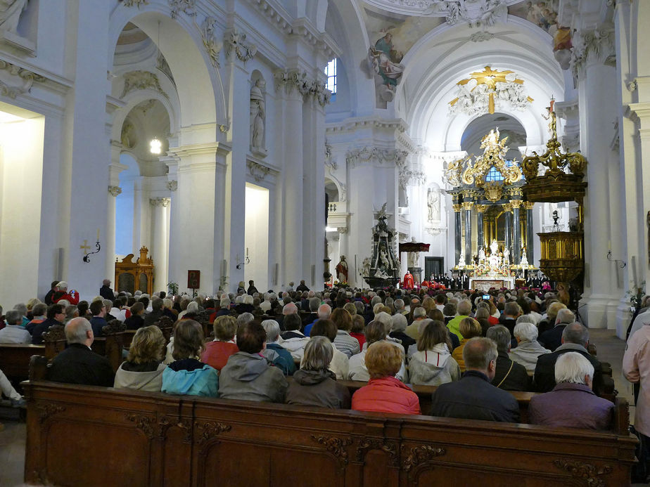 Abschlussvesper der Bischofskonferenz mit Austeilung des Bonifatiussegens (Foto: Karl-Franz Thiede)